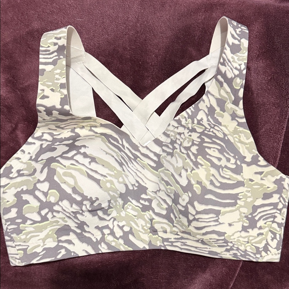 NWOTS Lululemon Athletica Gray and Cream Patterned Bra